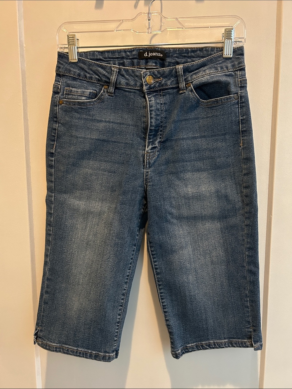 d. jeans Women's Midwash Blue Cropped Denim Shorts